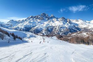 Lire la suite à propos de l’article Webcam du Lioran en direct : observez les pistes de ski et le panorama du Cantal en temps réel