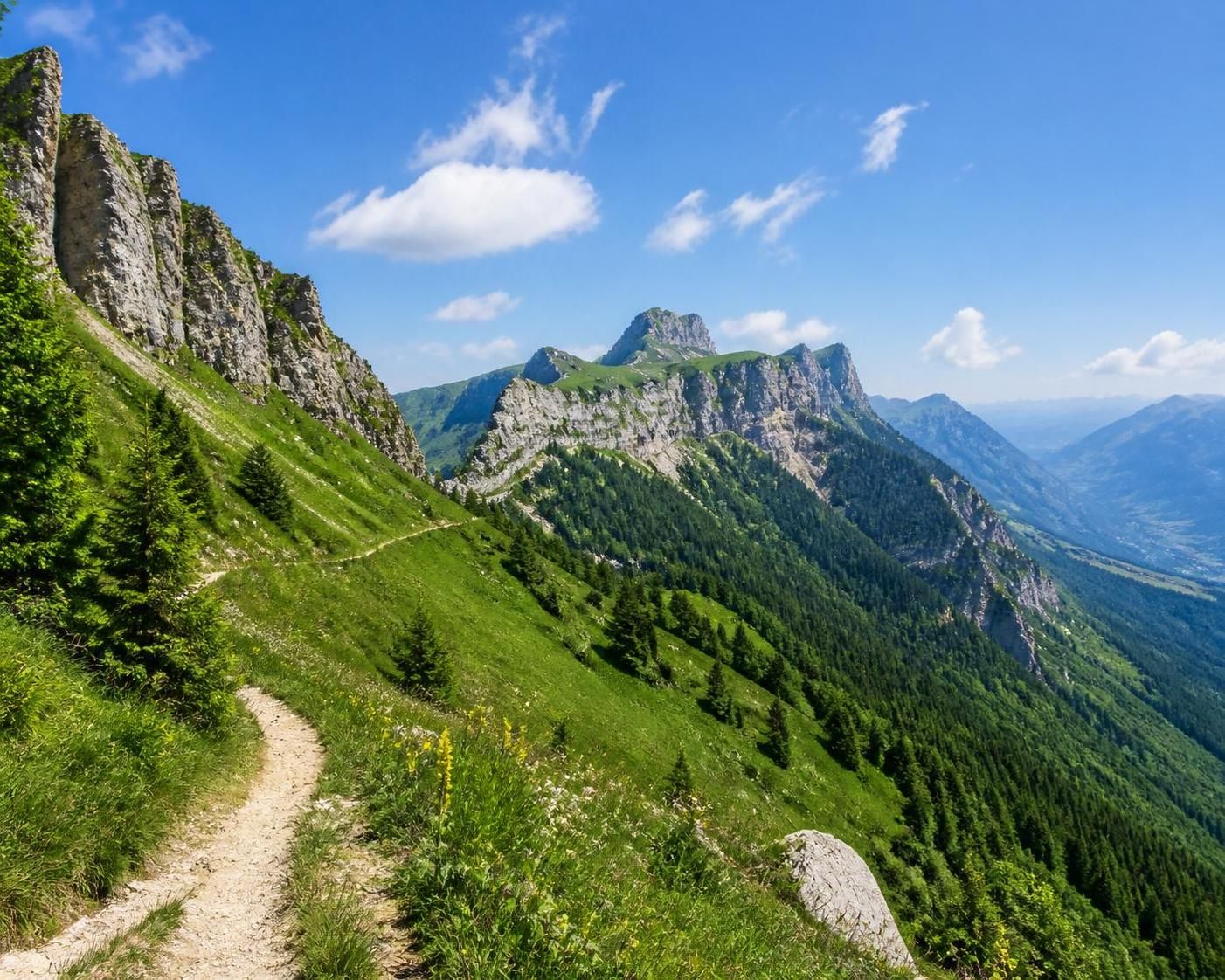 découvrez 7 destinations abordables pour partir en août et profiter de vacances inoubliables sans vous ruiner. conseils, astuces et bons plans pour voyager malin cet été.